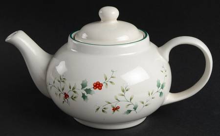 Winterberry Teapot & Lid