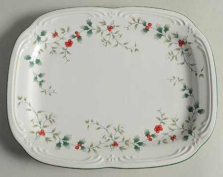 Winterberry Oval Buffet Dish