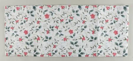 Winterberry 28" x 70" Cloth Table Runner