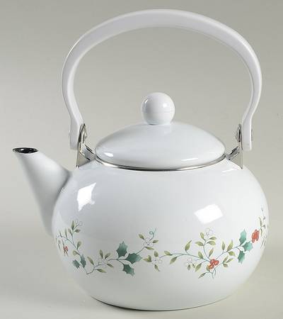 Winterberry Metal Kettle & Lid
