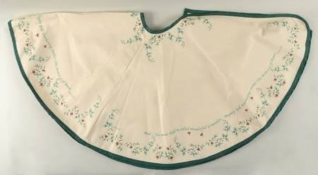 Winterberry Tree Skirt