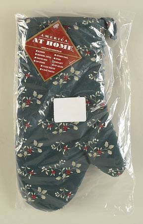 Winterberry Cloth Oven Mitt