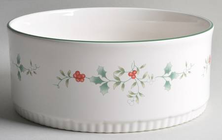 Winterberry Round Deep Microwave Baker