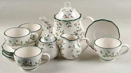 Winterberry 13 Piece Tea Set