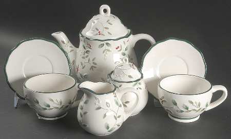 Winterberry 9 Piece Tea Set
