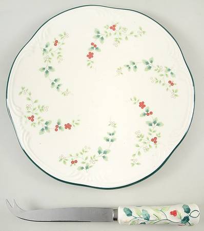 Winterberry Cheese Tray/Board & Sculpted Slicer (CHTBO&CHSLS1)