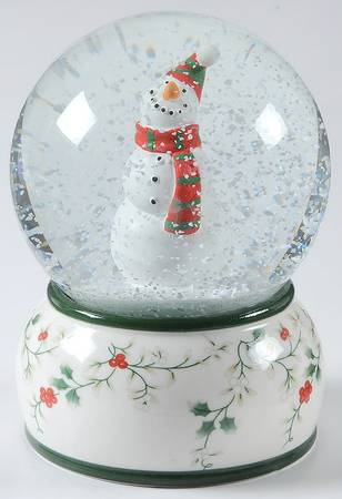 Winterberry Snow Globe