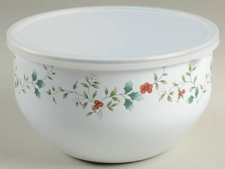 Winterberry 7 3/4" Metal Bowl W/Plastic Lid