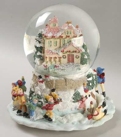 Winterberry Musical Water Globe