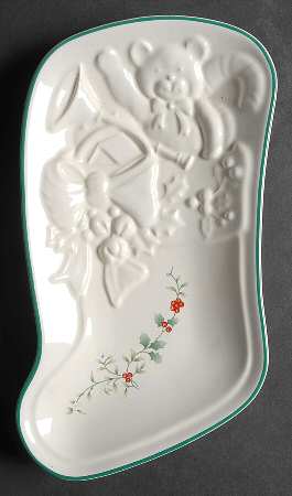 Winterberry Embossed Stocking Plate
