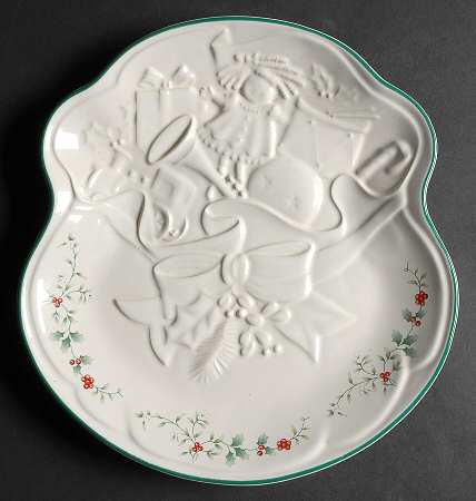 Winterberry Embossed Goodies Plate