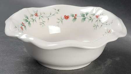 Winterberry Sculpted Chip&Dip Bowl