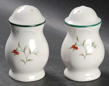 Winterberry Salt & Pepper Set