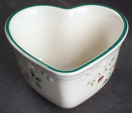 Winterberry Heart Shaped Custard Cup