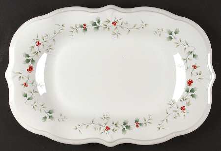 Winterberry Sculpted Bread Tray