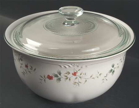 Winterberry 3 Qt Round Covered Casserole with Glass Lid