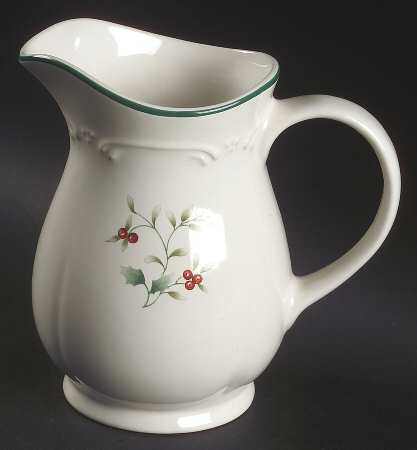 Winterberry 32 Oz Pitcher