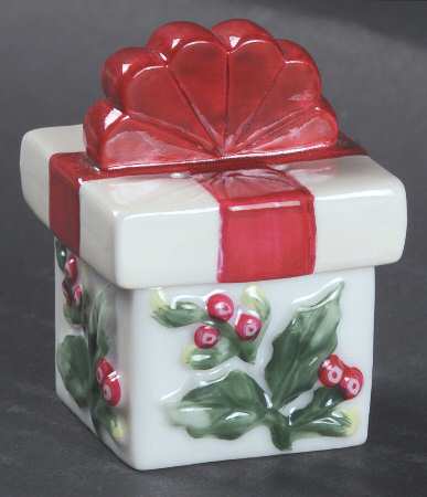 Winterberry Individual Figural Salt & Pepper Set