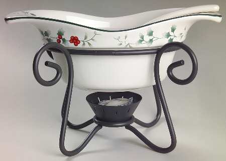 Winterberry Gravy Server & Ladle & Metal Stand