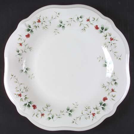 Winterberry Sculpted Round Server/Chip Tray