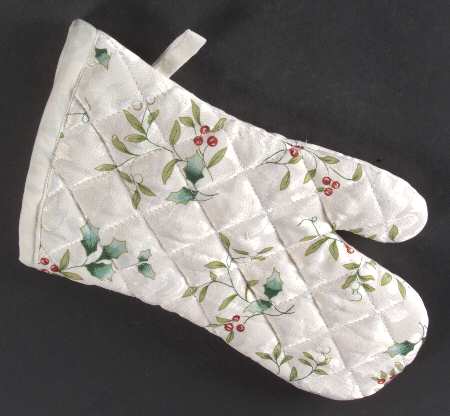 Winterberry Cloth Oven Mitt