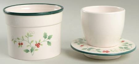 Winterberry Round Covered Butter