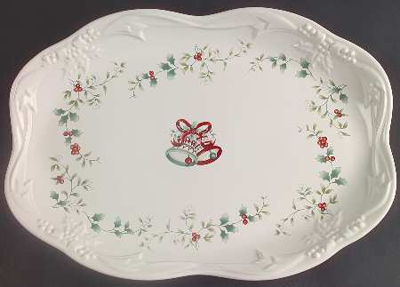 Winterberry 15" Sculpted Oval Serving Platter