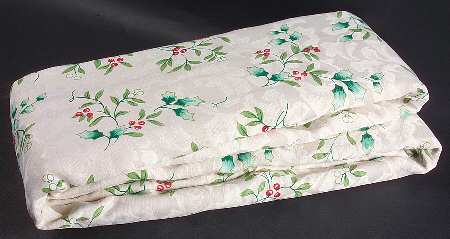 Winterberry Rectangular Tablecloth 60" X 102"