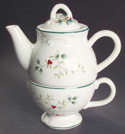 Winterberry Sculpted Individual Teapot with Cup