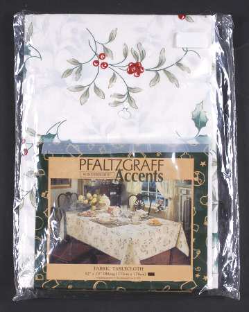 Winterberry 52" x 70" Rectangular Tablecloth