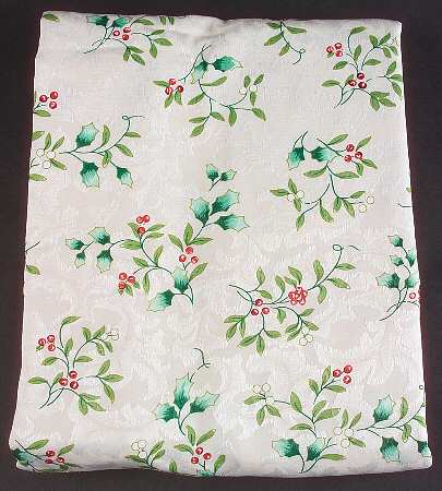 Winterberry 60" X 102" Oval Tablecloth