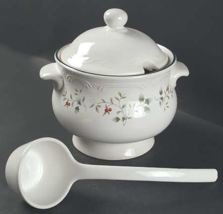 Winterberry Tureen & Lid w/Ladle