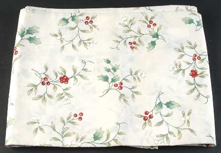 Winterberry 60" X 84" Oval Tablecloth