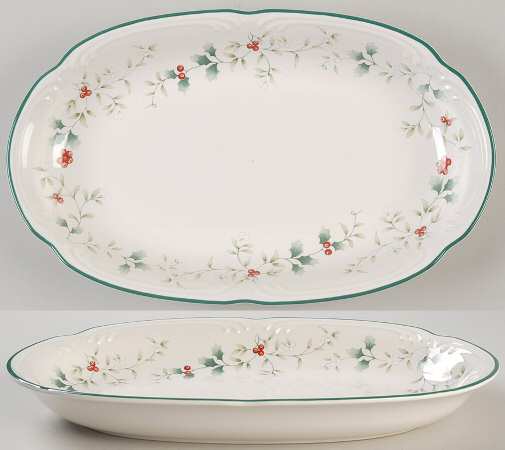 Winterberry Oval Bread Tray