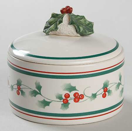 Winterberry Round Box & Lid with Candle