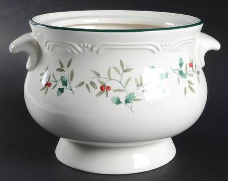Winterberry Tureen No Lid