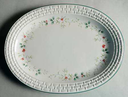Winterberry 14" Oval Basketweave Serving Platter