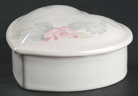 Wyndham Heart Shape Box & Lid