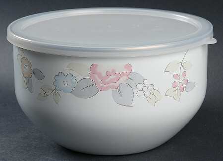 Wyndham 7 3/4" Metal Bowl W/Plastic Lid