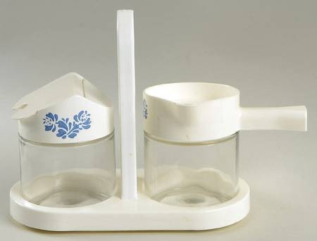 Yorktowne Tray for Glass Creamer & Sugar w/Plastic Lids