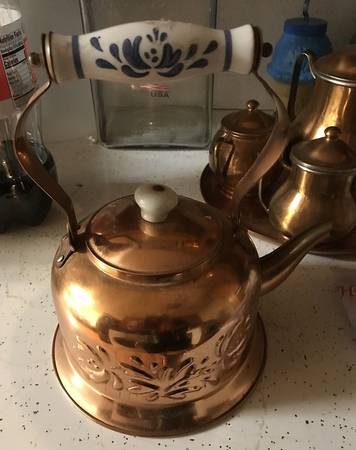 Yorktowne Metal Kettle & Lid