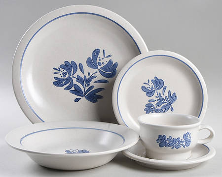 Yorktowne 40 Piece Estate Set