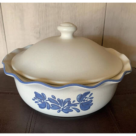 Yorktowne 2 Qt Fluted Round Covered Casserole