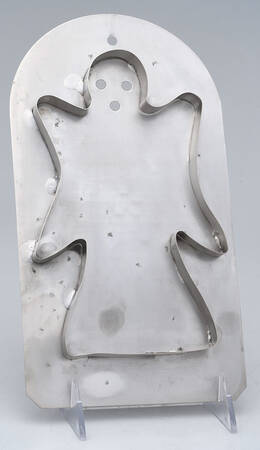 Yorktowne Tinsmith Cookie Cutter by Pfaltzgraff