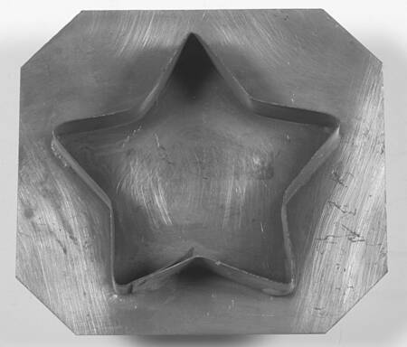Yorktowne Tinsmith Cookie Cutter