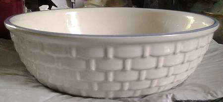 Yorktowne 8" Wicker Bowl