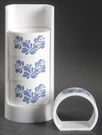 Yorktowne Plastic Napkin Ring - Set of 4 & Tray by Pfaltzgraff