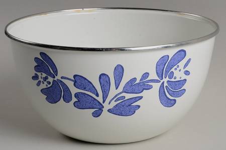 Yorktowne 8" Metal Mixing Bowl