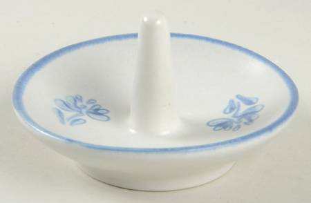 Yorktowne Ring Holder