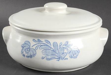 Yorktowne 2 Qt Round Covered Casserole